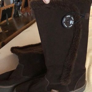 Vans brand boots with fur